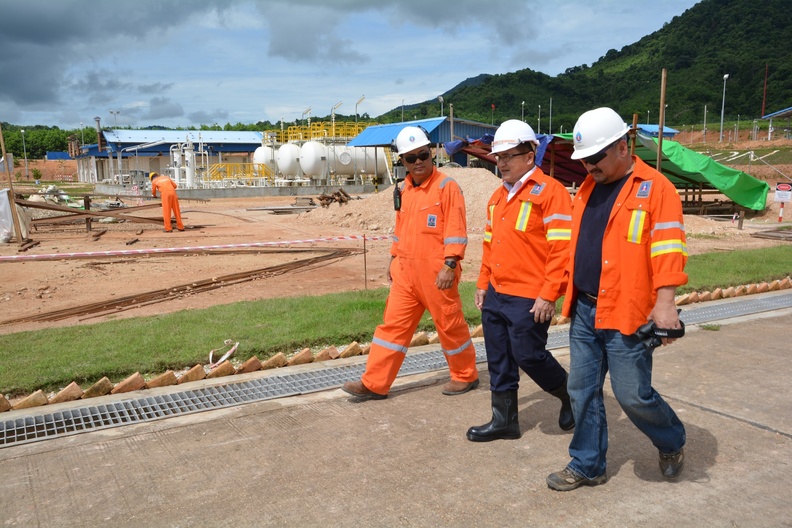 Management and Myanmar Labor visit ZOC 174
