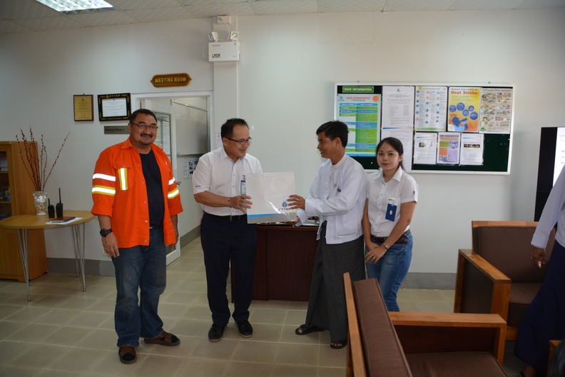 Management and Myanmar Labor visit ZOC 384.JPG