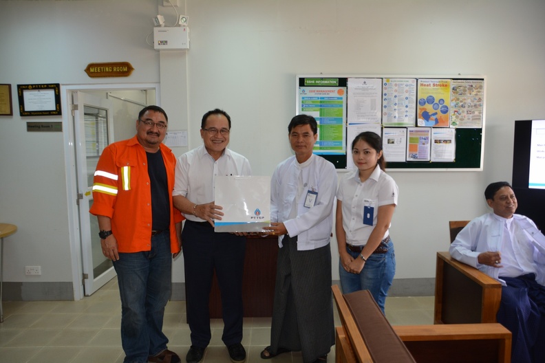 Management and Myanmar Labor visit ZOC 386