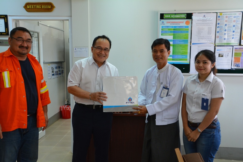Management and Myanmar Labor visit ZOC 385